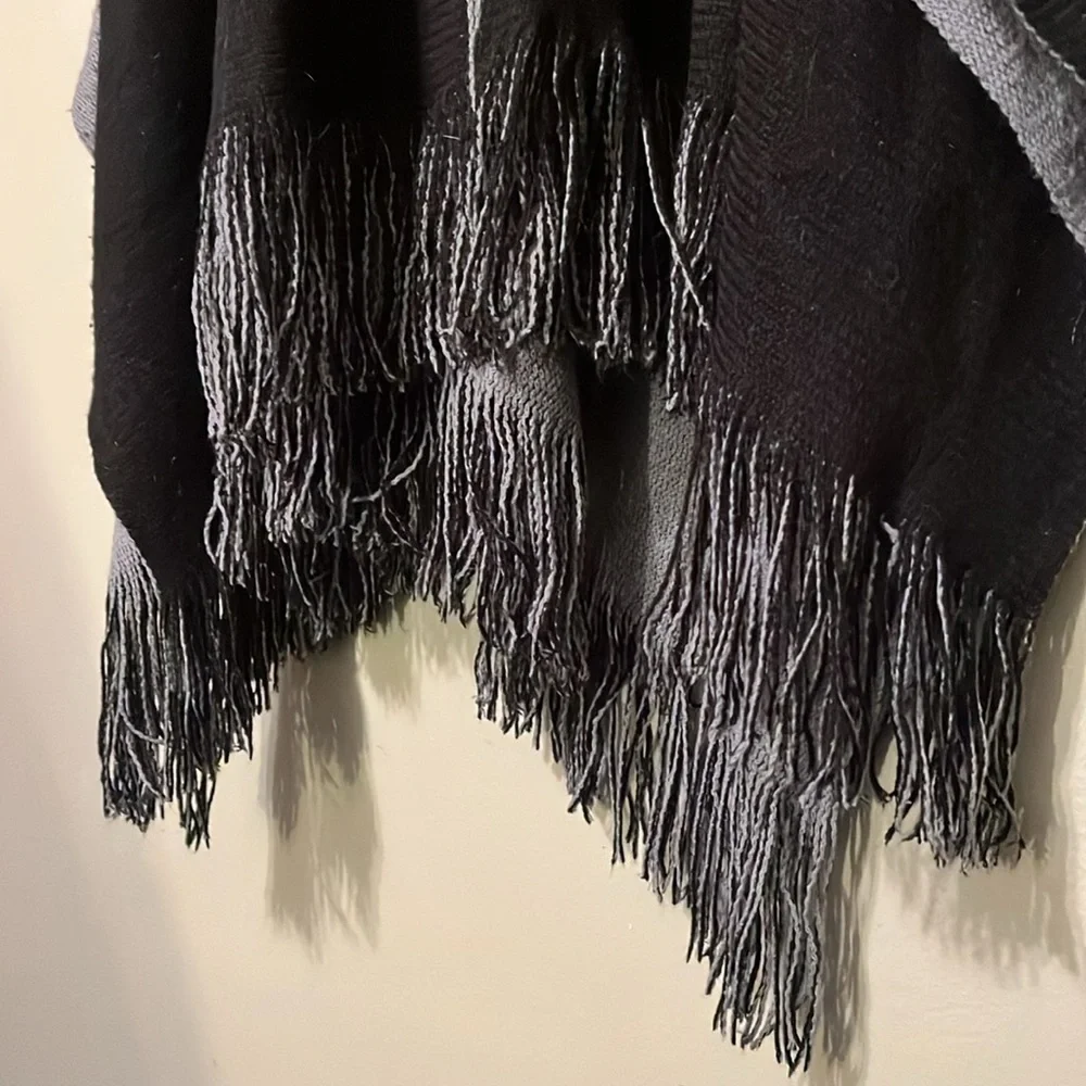 Ruana Wrap Reversible black and gray with fringes womens one size